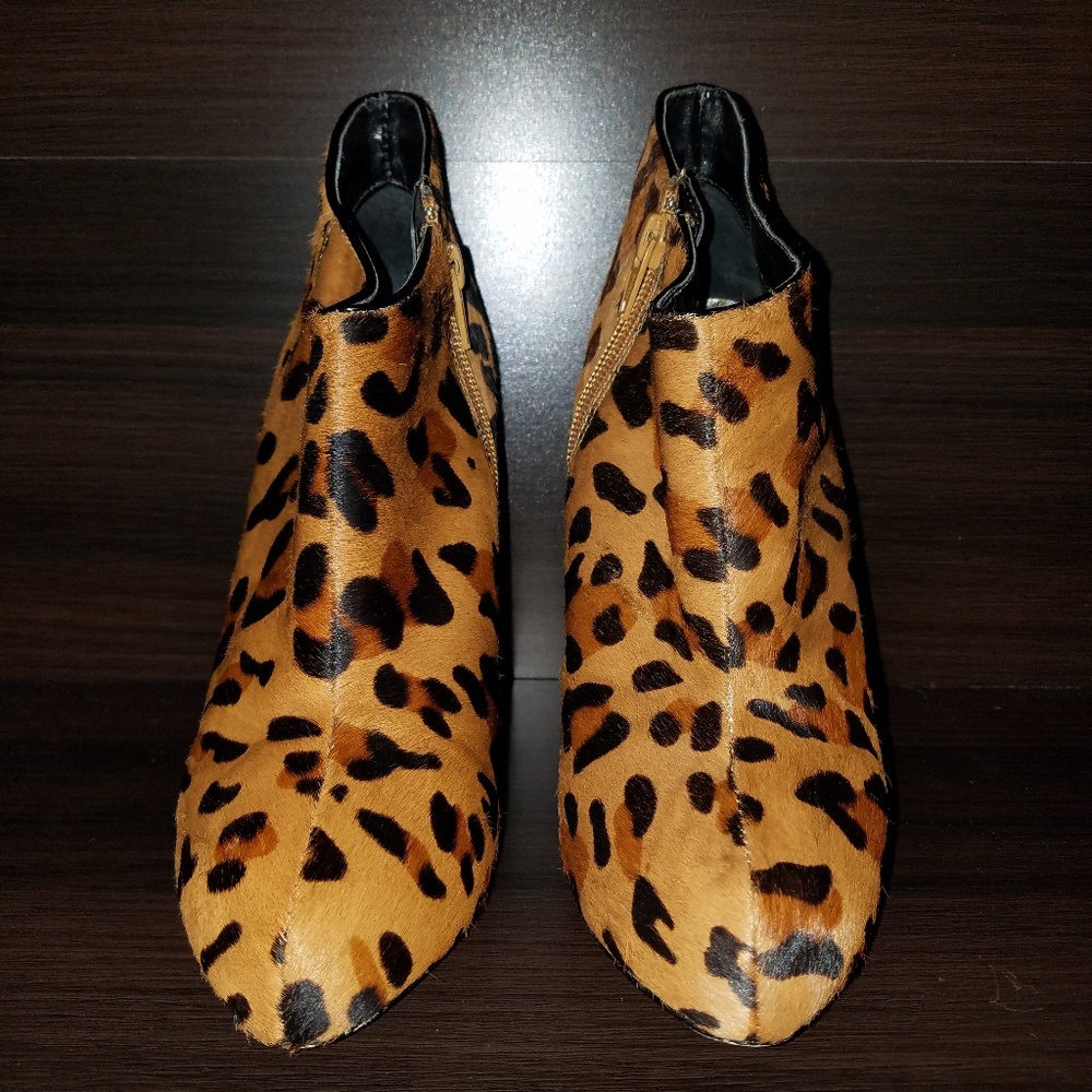 Size 8, calf hair, leopard print, bootie.